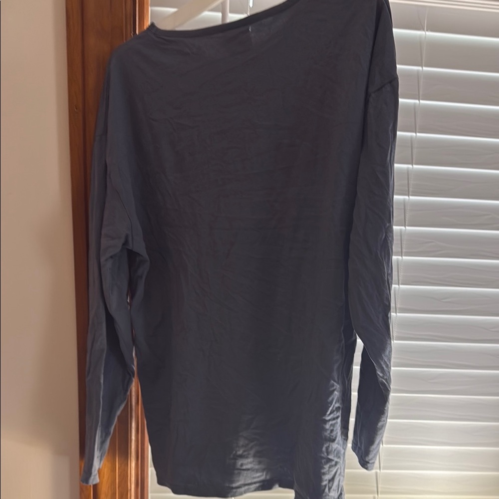 Gymshark Gray Long Sleeve Shirt - Picture 2 of 3